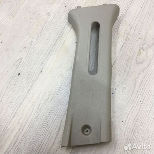 Обшивка средней стойки накладка ремня безопасности