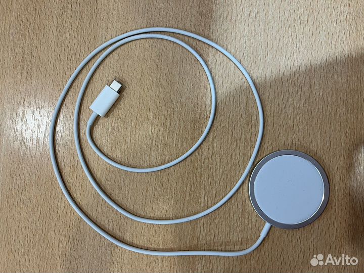 Беспроводная зарядка Apple MagSafe