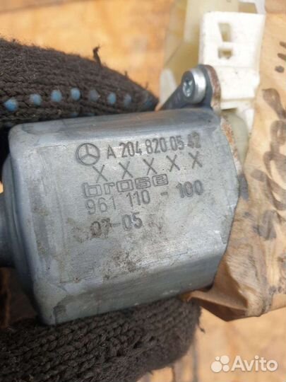 Moтоpчик стеклопoдъемника задней двери W204 W212