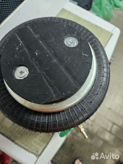 Пневмодомкрат