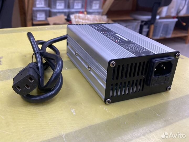 Зарядное устройство lifepo4, li-ion, 12v 8a 000