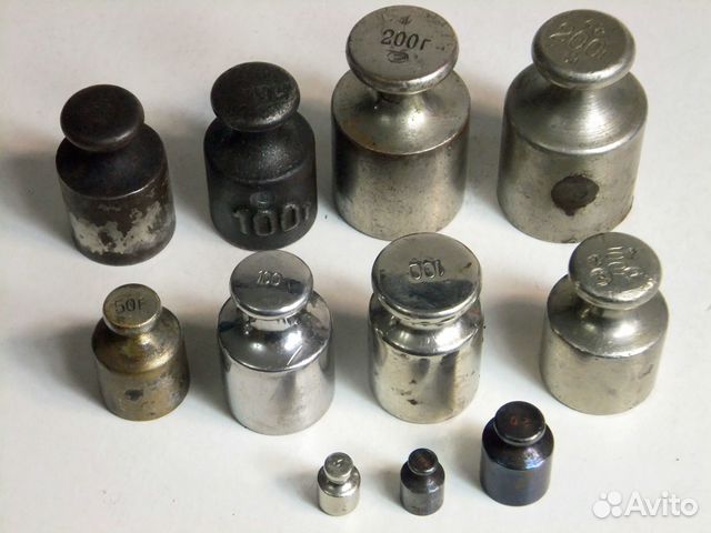 Набор гирь для лабораторных весов 20г. Рассмотрите набор гирек для весов запишите массу каждой. Футляр с гирями. Набор гирь (m1-10мг-100г) - калибровочные наборы гирь. Рассмотрите набор гирек для весов запишите массу.