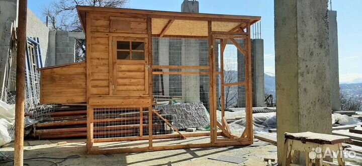 Курятник с выгулом и гнёздами