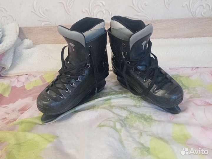 Коньки хоккейные