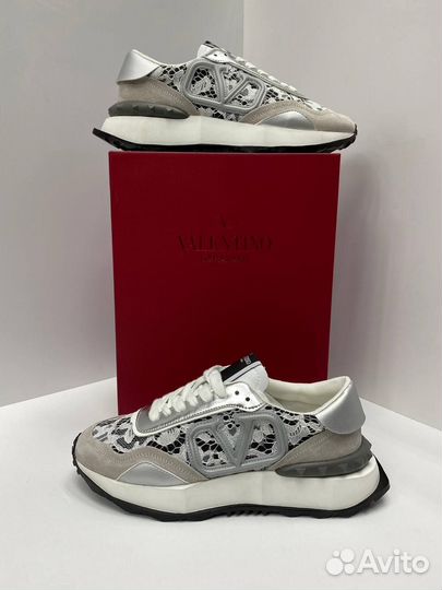 Кроссовки valentino