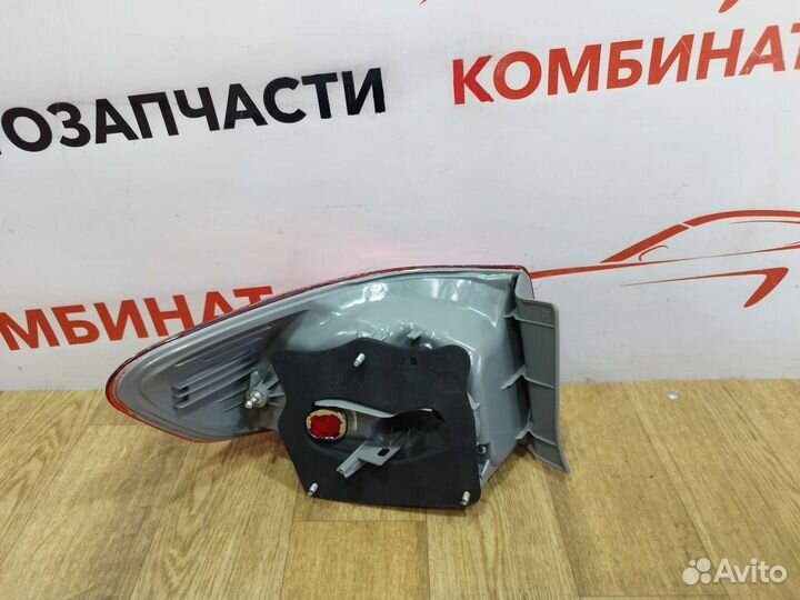 Фонарь задний правый Toyota Corolla E 150