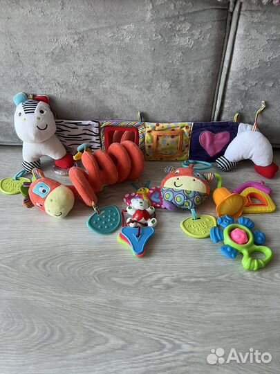 Игрушки для новорождкнных пакетом