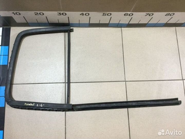 Уплотнитель форточки задней Renault Clio 2