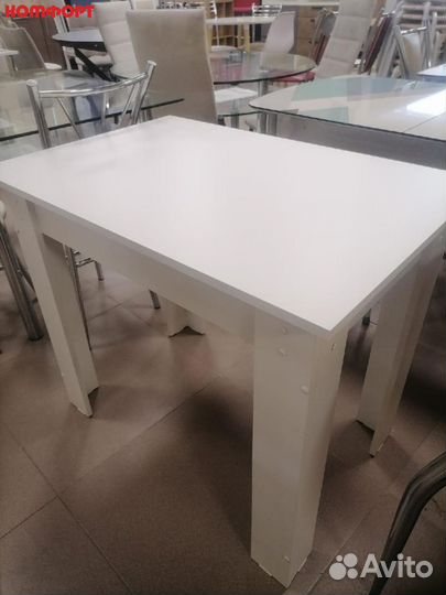 Стол обеденный белый