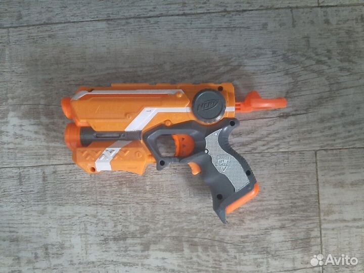 Пистолет Nerf