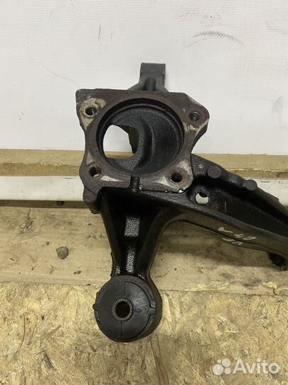 Toyota Camry V40 кулак (цапфа ) задний