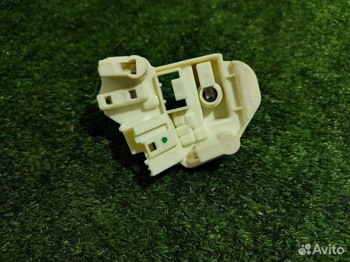 Панель фонаря заднего левого BMW 3 63217211215