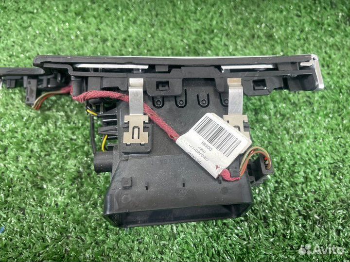 Дефлектор воздушный передний левый Mercedes-Benz