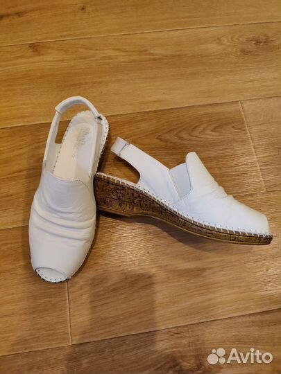 Женские белые босоножки 38 размер