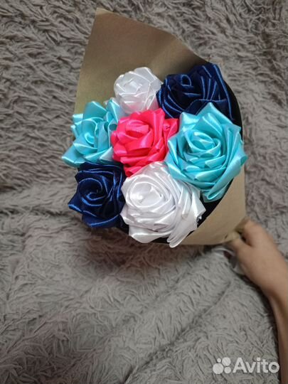 Розы из атласных лент