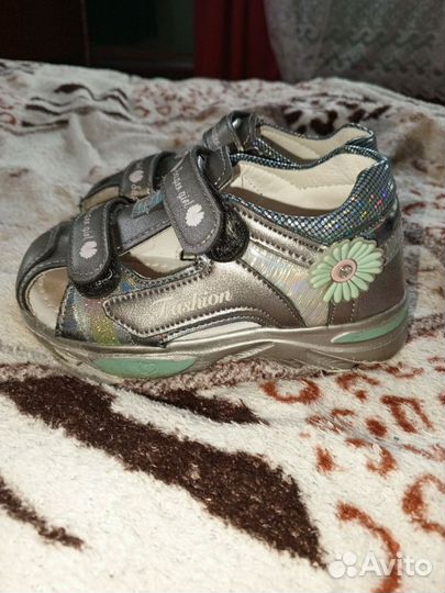 Босоножки для девочки 24 размер и 27 размер