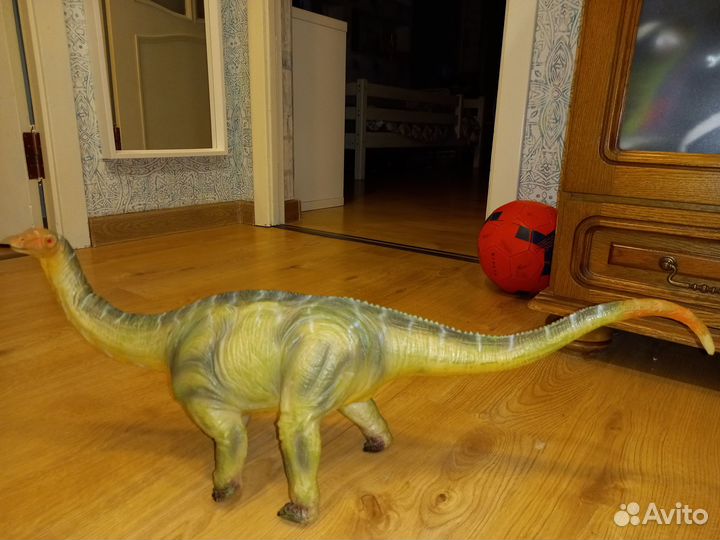 Динозавр большой,музыкальный 62 см