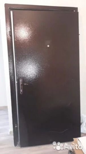 Дверь входная, металлическая, тяжелая, утепленная