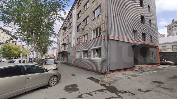 Красина: первая линия, два входа, 90 м²