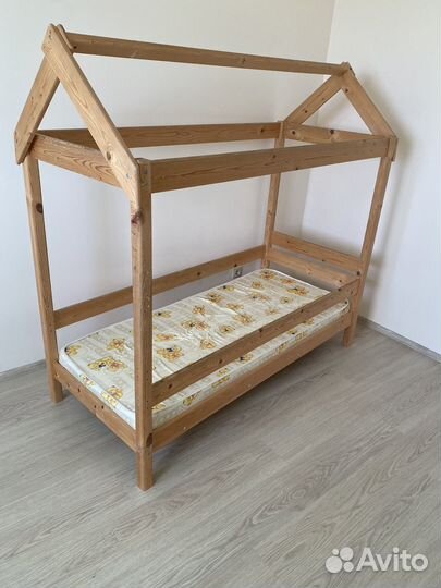 Детская кровать домик с матрасом