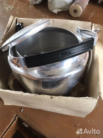 Чайники электрические и один простой