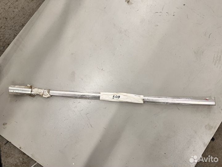 Молдинг передней левой двери хром passat (B6)