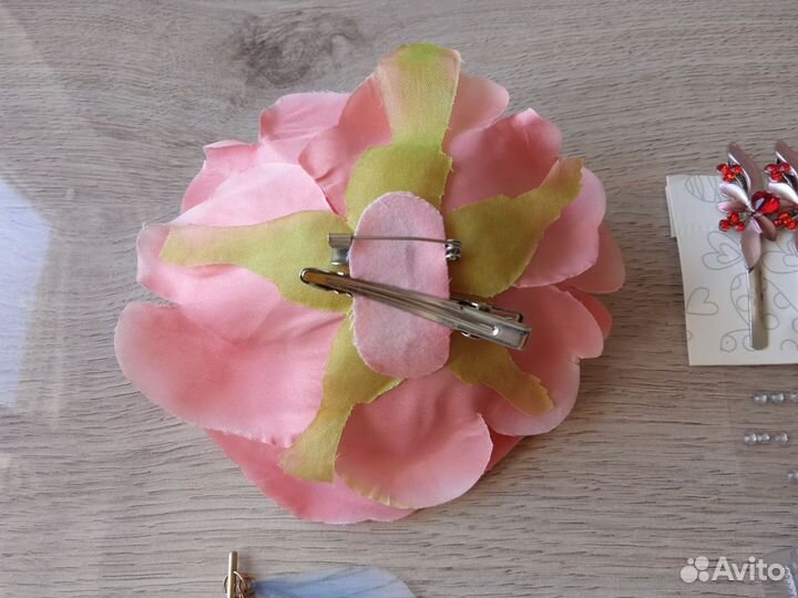 Заколки, кисти, украшения