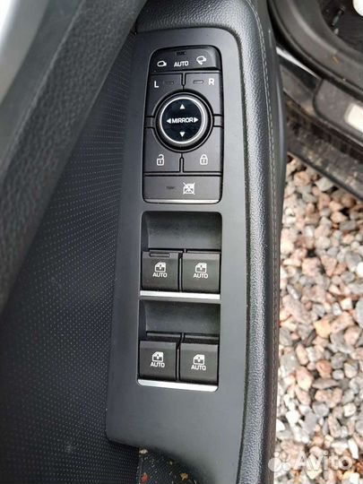 Блок кнопок стеклоподъемников Genesis G80 Hyundai