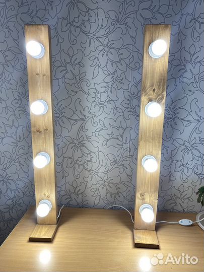 Туплетный столик/ зеркало/ стойки с лампочками