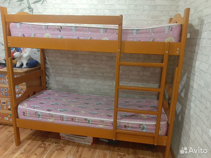 Кровать двухьярусная