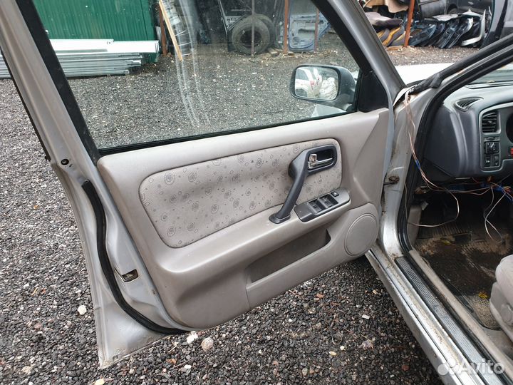 Дверные карты Nissan Primera P11