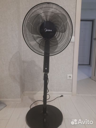 Вентилятор напольный с пультом