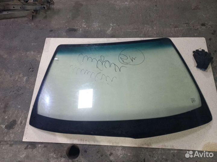 Стекло лобовое