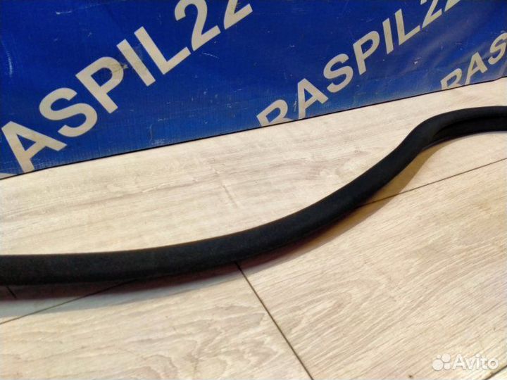 Уплотнитель дверного проема передний Mercedes-Benz