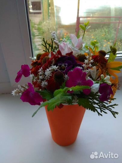 Букеты из живых цветов собственного сада