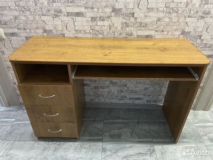 Стол компьютерный