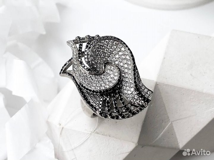 Золотое кольцо с бриллиантами 750