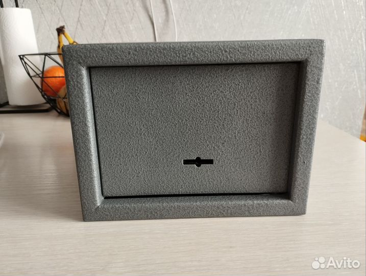 Сейф металлический компактный новый