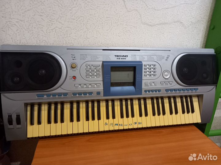 Электронной синтезатор KB-820