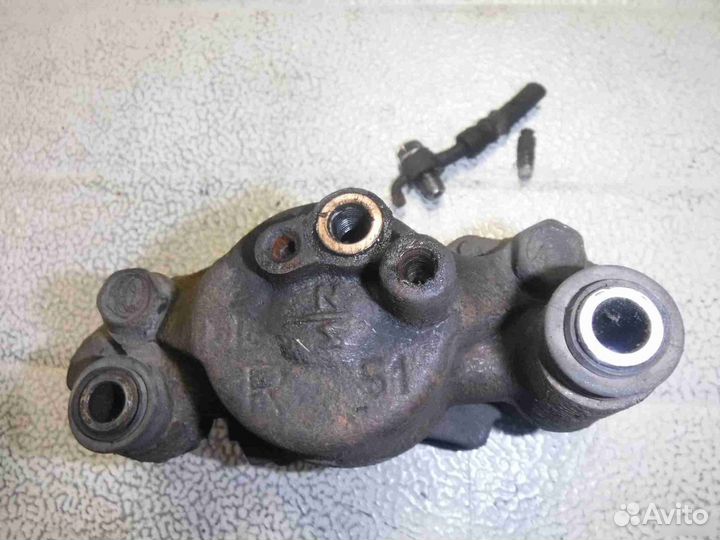 Суппорт тормозной передний правый Mazda Demio