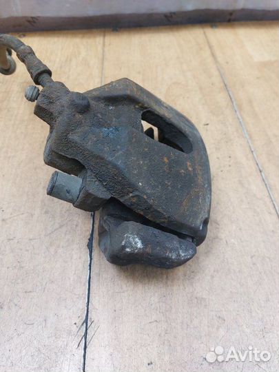 Тормозной суппорт передний левый Ford Focus 2 hwda