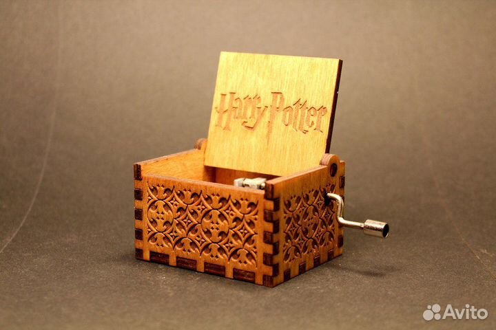 Бежевая музыкальная шкатулка-шарманка Harry Potter