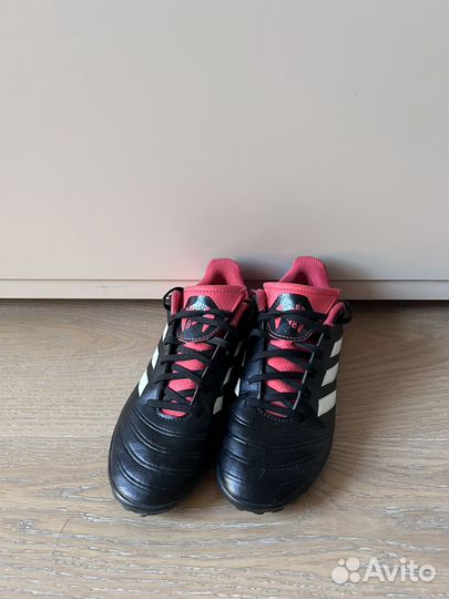 Бутсы сороконожки adidas 35