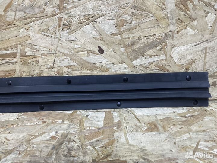 Уплотнитель двери задней левой Jetour Dashing