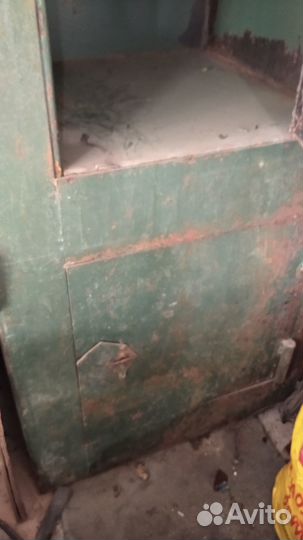 Сейф металлический большой