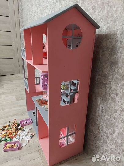 Кукольный домик с мебелью