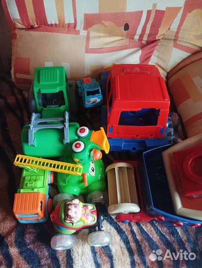 Трактор, машинка, не маленькие