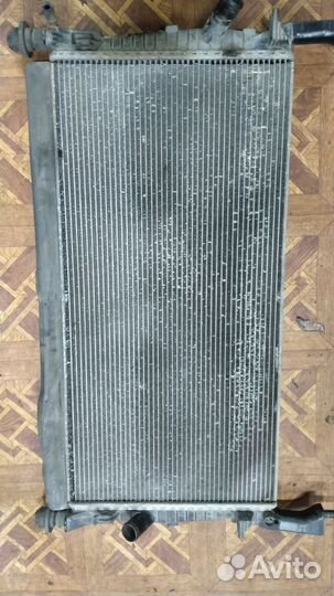 Радиатор охлаждения транзит 2006 год. 2,2 дизель