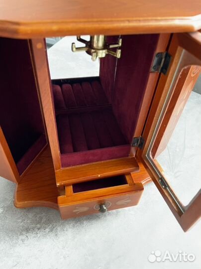 Шкатулка - шкаф для украшений