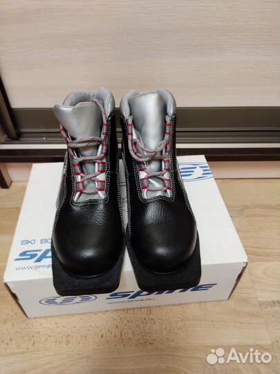 Лыжные ботинки spine
